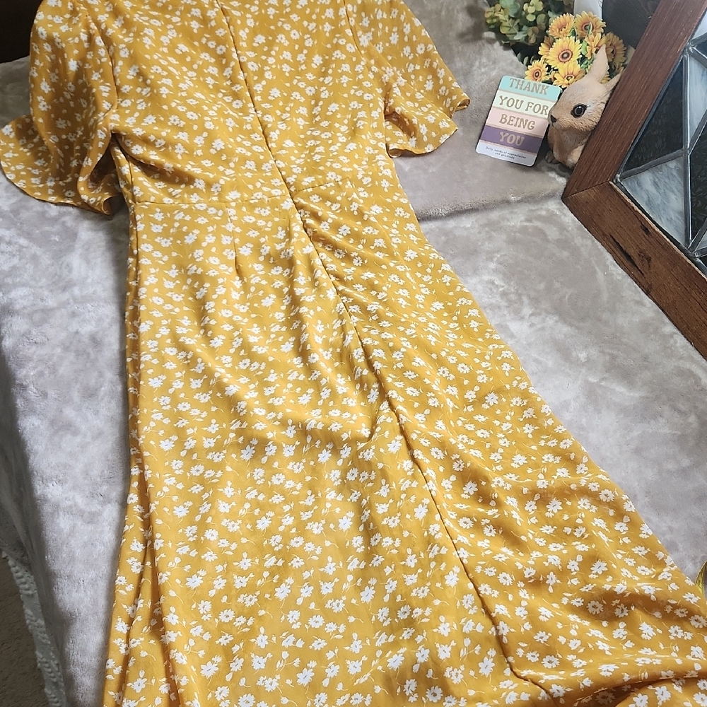 essue Mustard Yellow Floral Button-Front Midi Dress - Picture 9 of 11